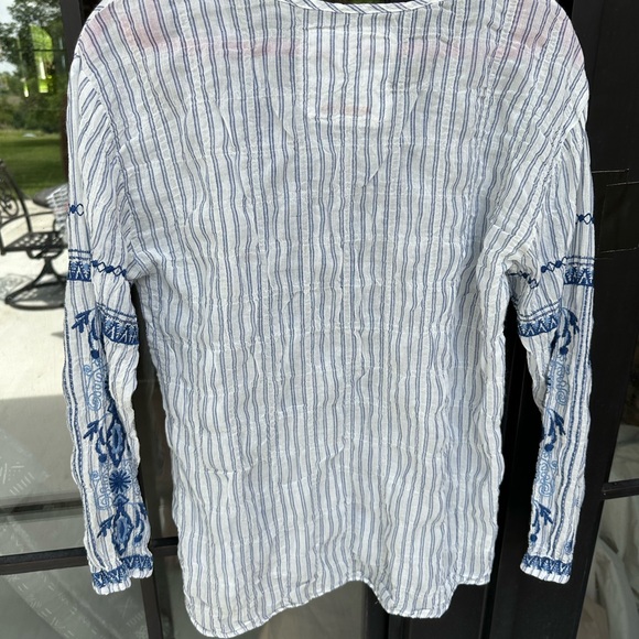 White and Blue Embroidered 3/4 Sleeve Tunic - Picture 4 of 5